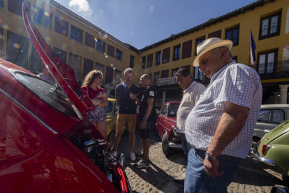 Concentracion de Seat 600 en Valladolid