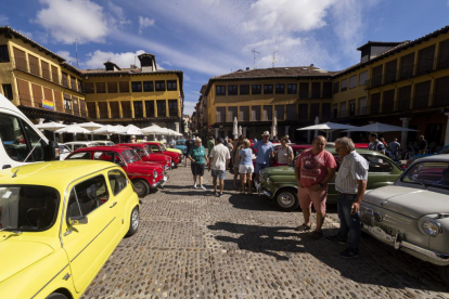 Concentracion de Seat 600 en Valladolid