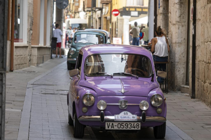 Concentracion de Seat 600 en Valladolid