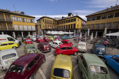 Concentracion de Seat 600 en Valladolid