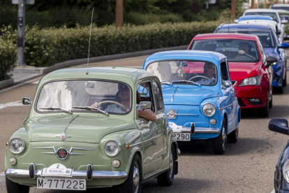 Concentracion de Seat 600 en Valladolid