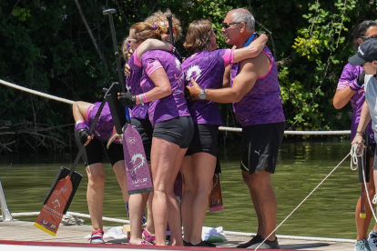 Primera regata nacional de 'Dragon Boat' en las Moreras con victoria de las Vallkirias