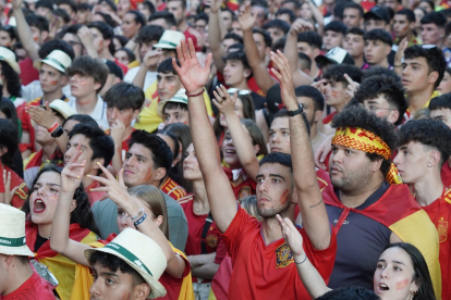 Aficionados disfrutando de la final en Valladolid