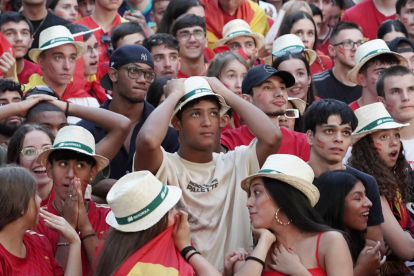 Aficionados disfrutando de la final en Valladolid