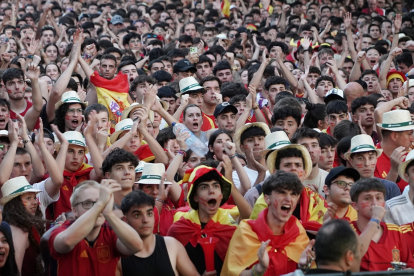 Aficionados disfrutando de la final en Valladolid