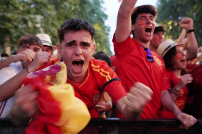 Aficionados disfrutando de la final en Valladolid