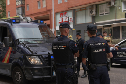 Agentes de la Policía Nacional en una intervención en Valladolid en una imagen de archivo.