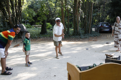 Jornada de juegos tradicionales por el Día de los Abuelos en el Campo Grande