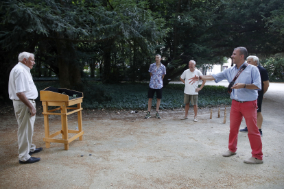 Jornada de juegos tradicionales por el Día de los Abuelos en el Campo Grande