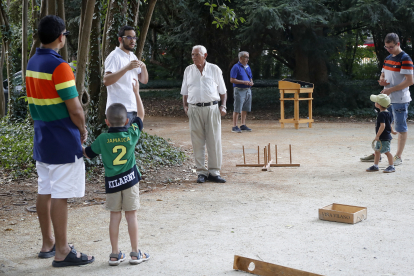 Jornada de juegos tradicionales por el Día de los Abuelos en el Campo Grande