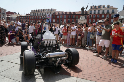 Presentación del coche de carreras del equipo 'Vall Racing Team' de la UVA