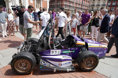 Presentación del coche de carreras del equipo 'Vall Racing Team' de la UVA