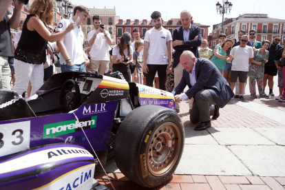 Presentación del coche de carreras del equipo 'Vall Racing Team' de la UVA