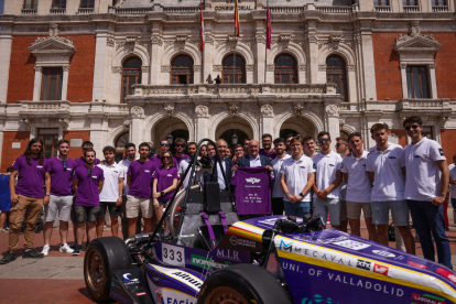 Presentación del coche de carreras del equipo 'Vall Racing Team' de la UVA