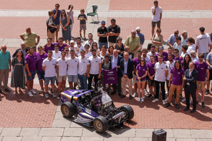 Presentación del coche de carreras del equipo 'Vall Racing Team' de la UVA