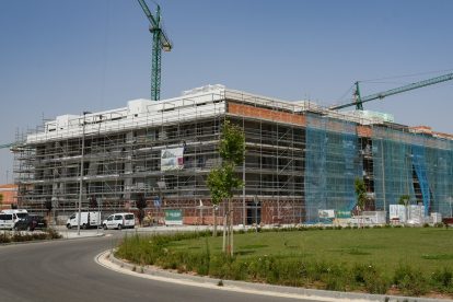 Edificio en construcción en la zona del Peral.