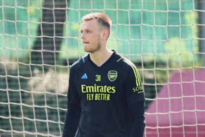 Hein durante un entrenamiento con el Arsenal