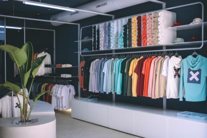 Imagen del interior de una tienda de Blue Banana