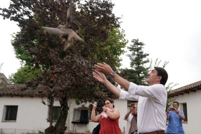 El consejero de Medio Ambiente, Vivienda y Ordenación del Territorio, Juan Carlos Suárez-Quiñones, visita las instalaciones del Centro de Recuperación de Animales Silvestres (CRAS) de Valladolid.