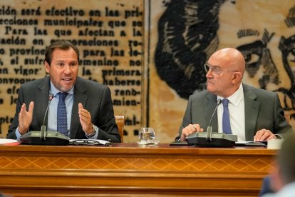 El alcalde de Valladolid, Jesús Julio Carnero y el ministro de Transportes, Óscar Puente