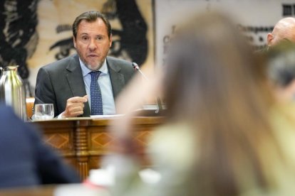 El ministro Óscar Puente, en un momento de su intervención en el Senado