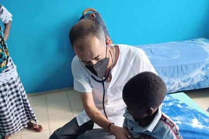 Óscar Martín, médico y voluntario en Gambia