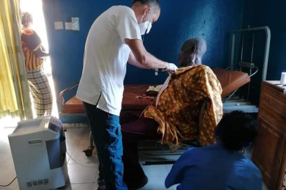 Óscar Martín, médico y voluntario en Gambia