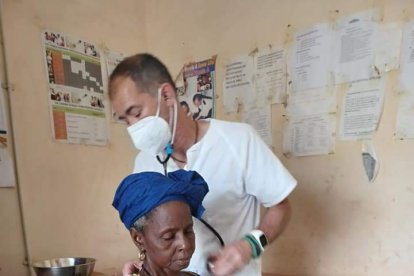 Óscar Martín, médico y voluntario en Gambia