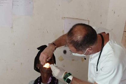 Óscar Martín, médico y voluntario en Gambia