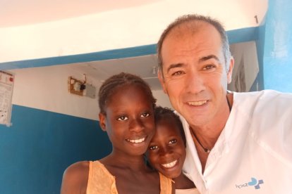 Óscar Martín, médico y voluntario en Gambia