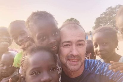 Óscar Martín, médico y voluntario en Gambia