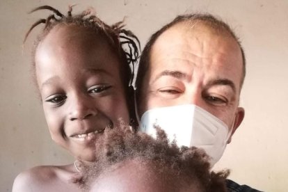 Óscar Martín, médico y voluntario en Gambia