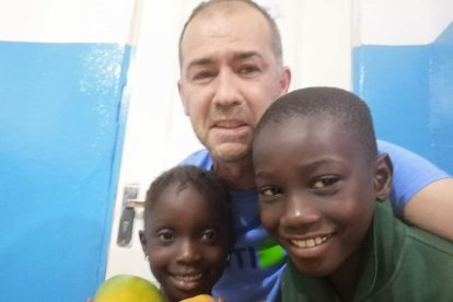 Óscar Martín, médico y voluntario en Gambia