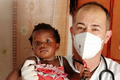 Óscar Martín, médico y voluntario en Gambia