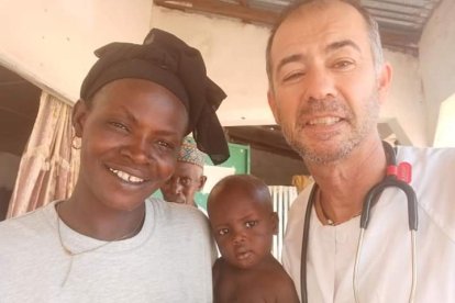 Óscar Martín, médico y voluntario en Gambia