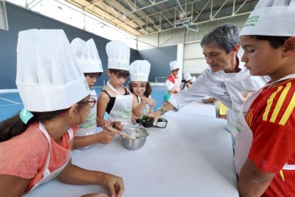 Taller de pan en la Semana Cultural de Renedo de Esgueva.