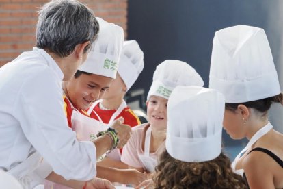 Taller de pan en la Semana Cultural de Renedo de Esgueva.