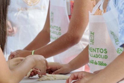 Taller de pan en la Semana Cultural de Renedo de Esgueva.