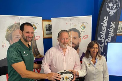 Fernando Suárez, Rian Butchler y María Morán, en la presentación de la campaña de socios del CR El Salvador.