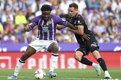 Boyomo en una acción ante el Leganés.