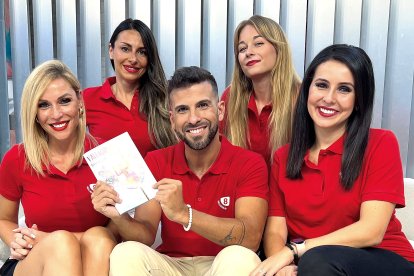 El equipo de 8 Magazine Valladolid que conducirá la programación especial de las fiestas.