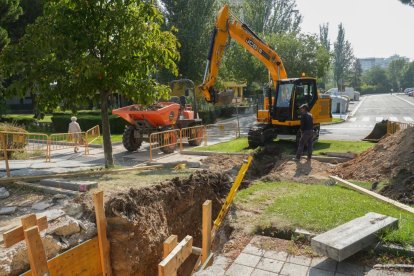 Corte de la calle Mariano García Abril por las obras de la red de calor