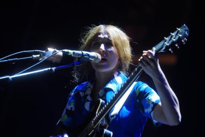 Anni B. Sweet, en un momento de su actuación en la plaza Mayor de Valladolid