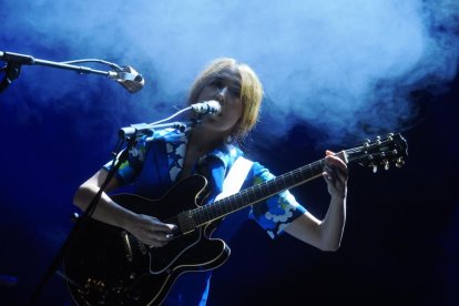 Anni B. Sweet, en un momento de su actuación en la plaza Mayor de Valladolid