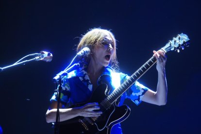 Anni B. Sweet, en un momento de su actuación en la plaza Mayor de Valladolid