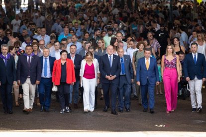 Autoridades duranta inauguración de las casetas regionales