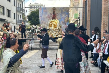 Ofrenda Floral a la Virgen de San Lorenzo