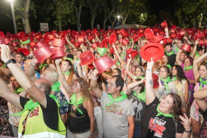 Récord Guinness del mayor número de personas poniéndose una chistera