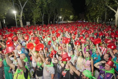 Récord Guinness del mayor número de personas poniéndose una chistera