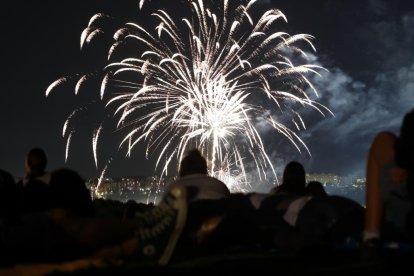 Primer día de fuegos artificiales de las Fiestas de la Virgen de San Lorenzo